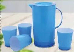 إبريق ماء مع طقم أكواب