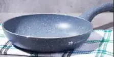 Kitchenmark مقلاة مطلية بالرخام
