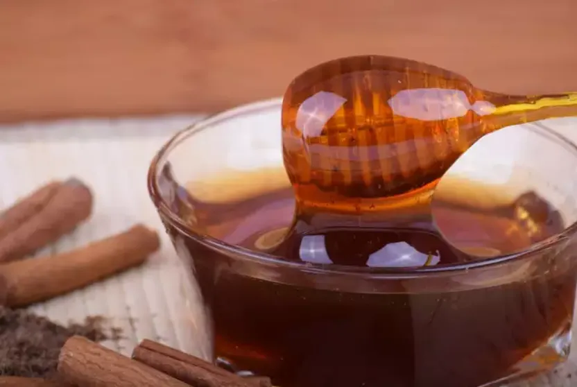 عسل بالقرفة