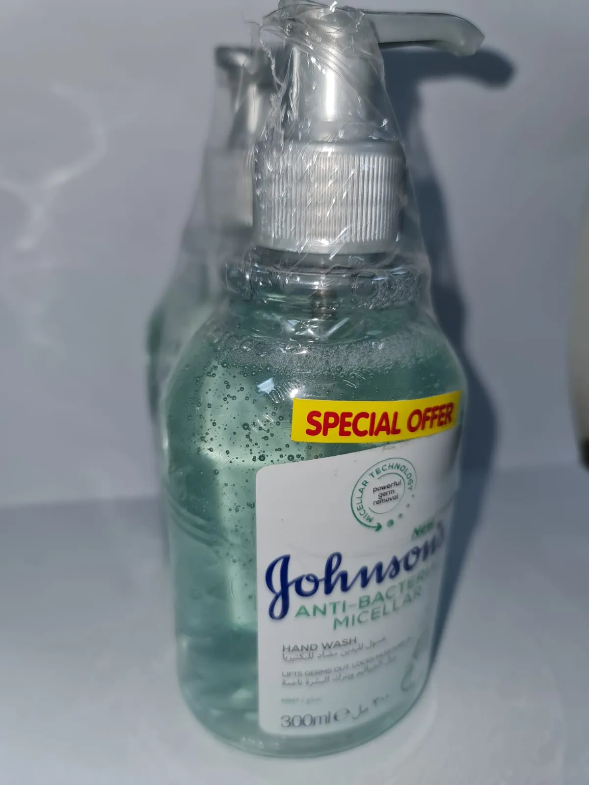 Johnson&Johnson Johnson & Johnson غسول لليدين مضاد للبكتيريا بالنعناع