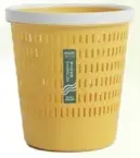 سلة مهملات بلاستيكية
