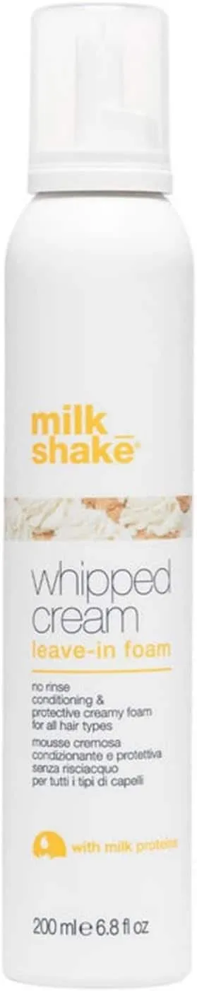 Milk Shake علاج يترك على الشعر كريمة مخفوقة milk_shake، موس بلسم كريمي بدون شطف مع بروتينات الحليب وخلاصات الفاكهة، يرطب ويفك التشابك وينعم لشعر حريري صحي المظهر