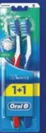 Oral-B Advantage 3D Fresh Toothbrush Medium