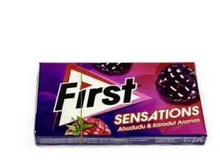 First علكة بدون سكر بالتوت الأسود